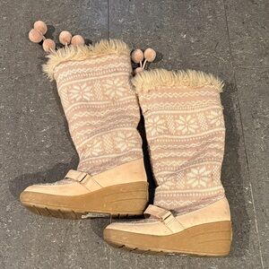Juicy Couture-Cozy Knit Patterned Boots - light pink and Cream; a little dirty